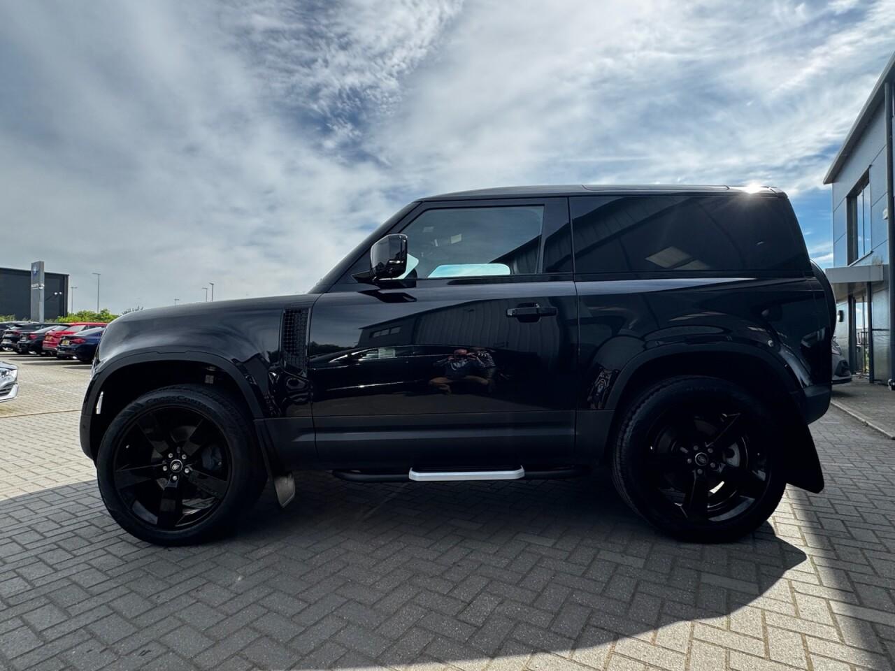 Used Land Rover Defender 2023 for sale - 76702372: Photo 9