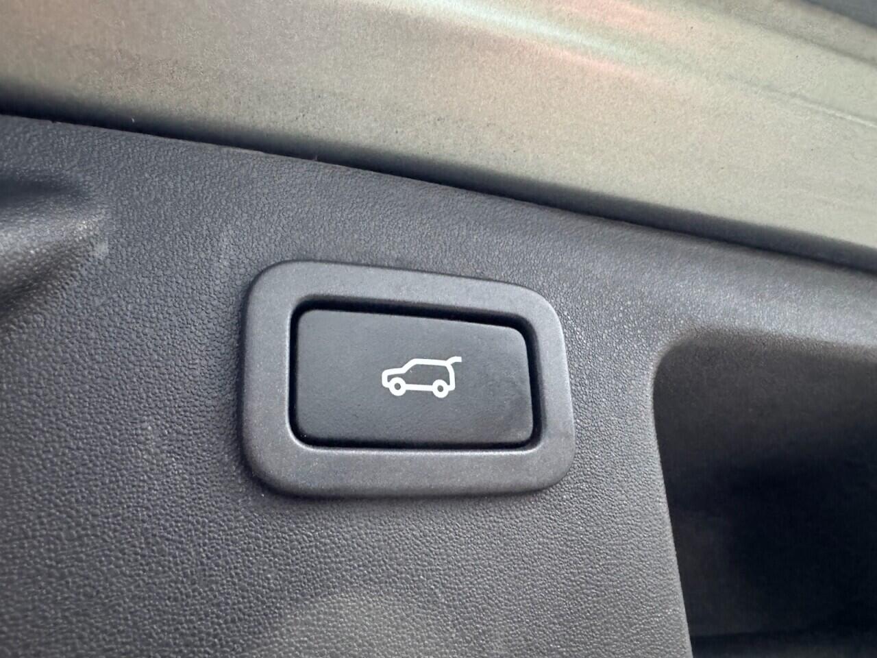 Used Land Rover Discovery Sport 2015 for sale - 76965346: Photo 32