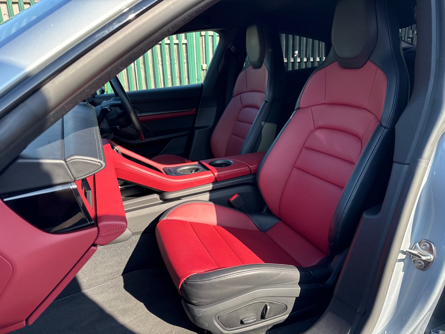 Used Porsche Taycan 2024 for sale - 77750490: Photo 11