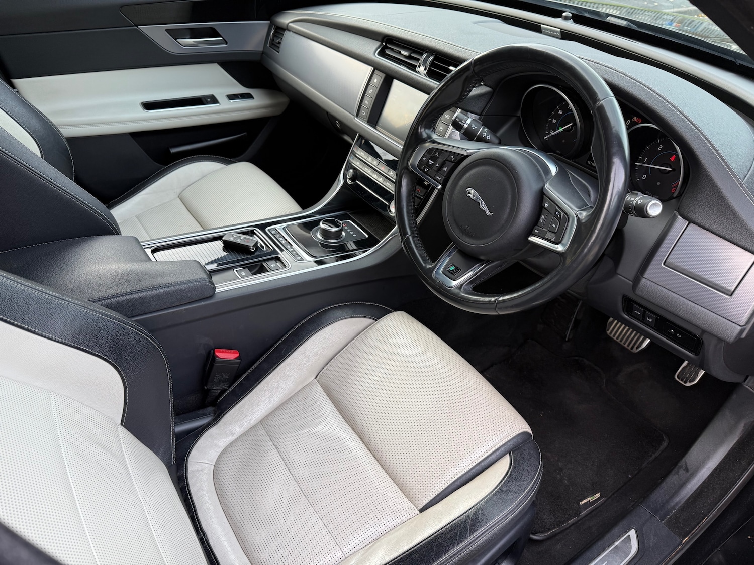 Used Jaguar XF 2018 for sale - 76859459: Photo 7