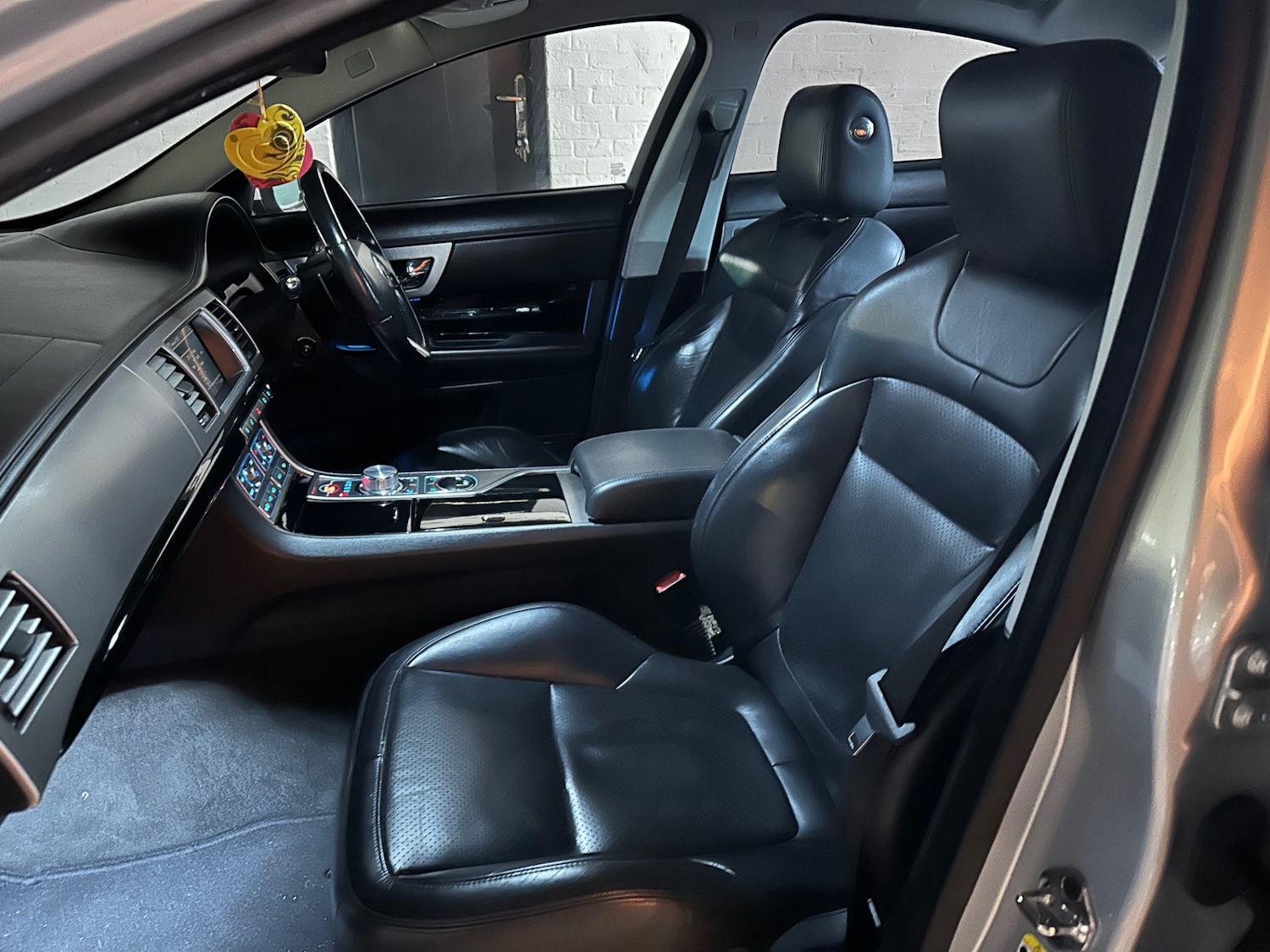 Used Jaguar XF 2010 for sale - 76483108: Photo 8