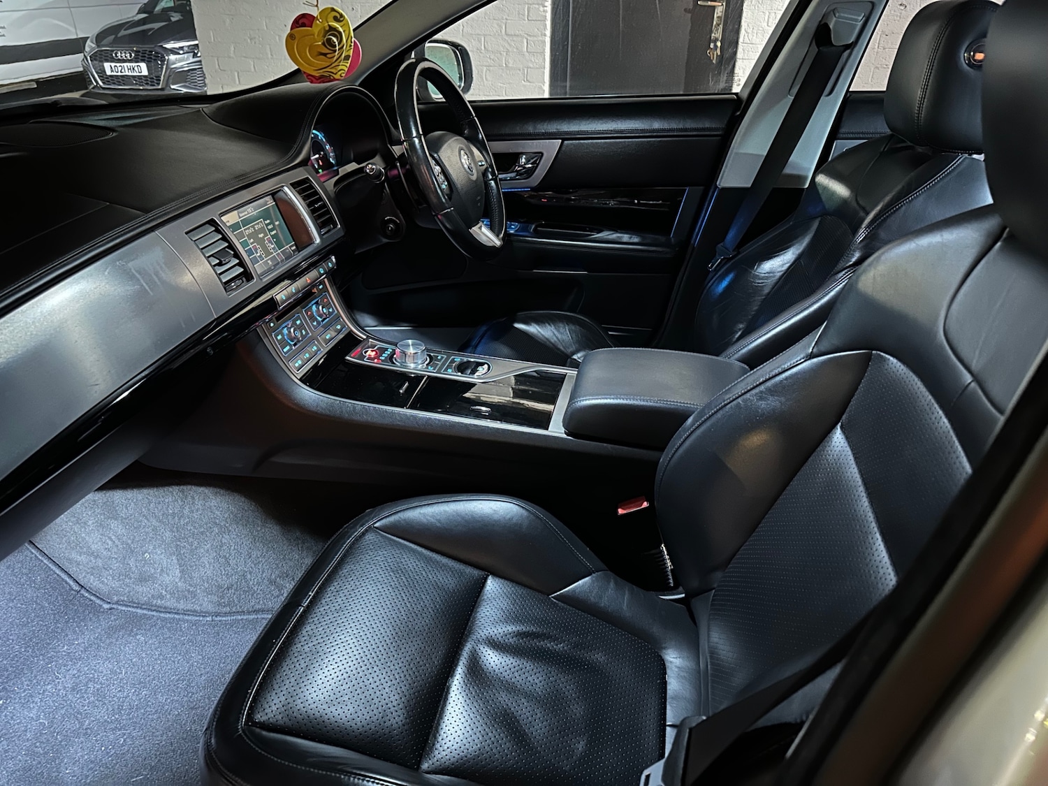 Used Jaguar XF 2010 for sale - 76483108: Photo 9