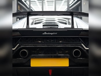 Used Lamborghini Huracan 2017 for sale - 77735267: Photo