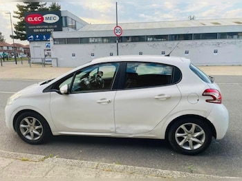 Used Peugeot 208 2013 for sale - 78067108: Photo