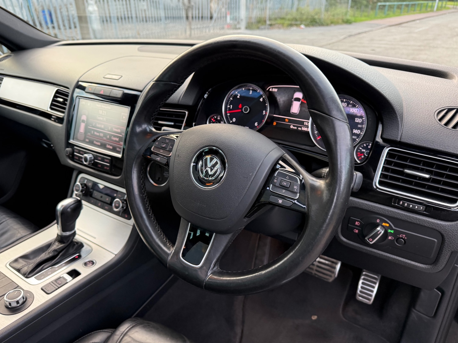 Used Volkswagen Touareg 2011 for sale - 76058323: Photo 8