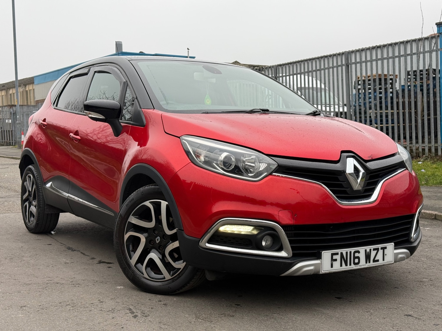 Used Renault Captur 2016 for sale - 77420715: Photo 3