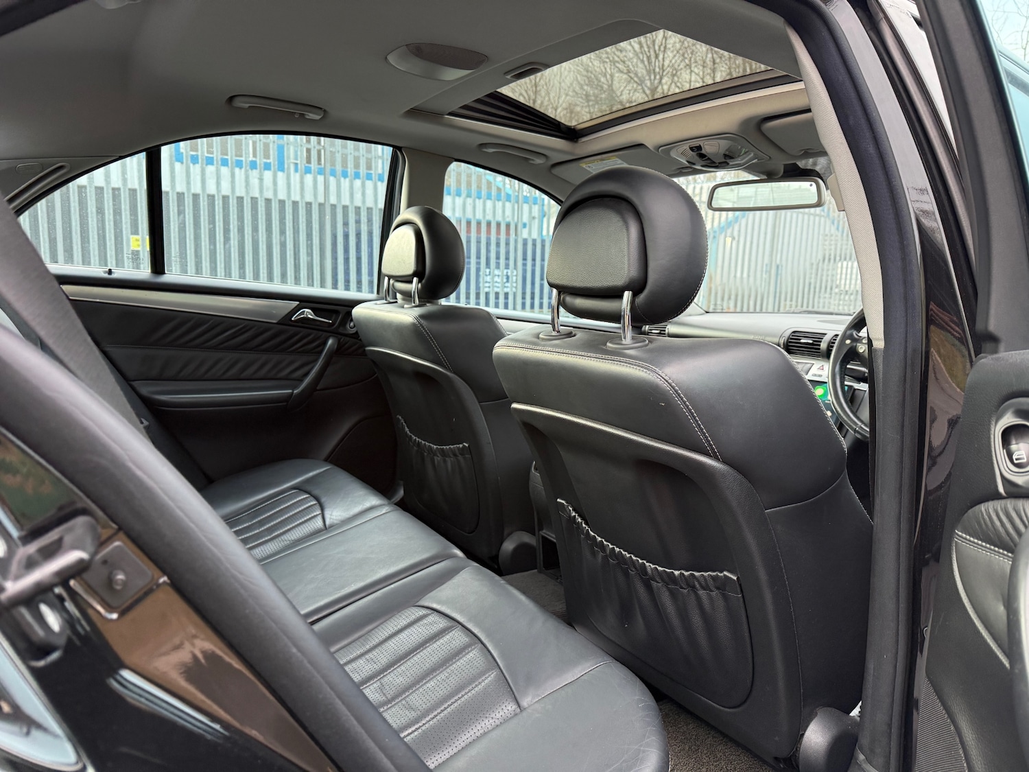 Used Mercedes-Benz C Class 2005 for sale - 76536349: Photo 10