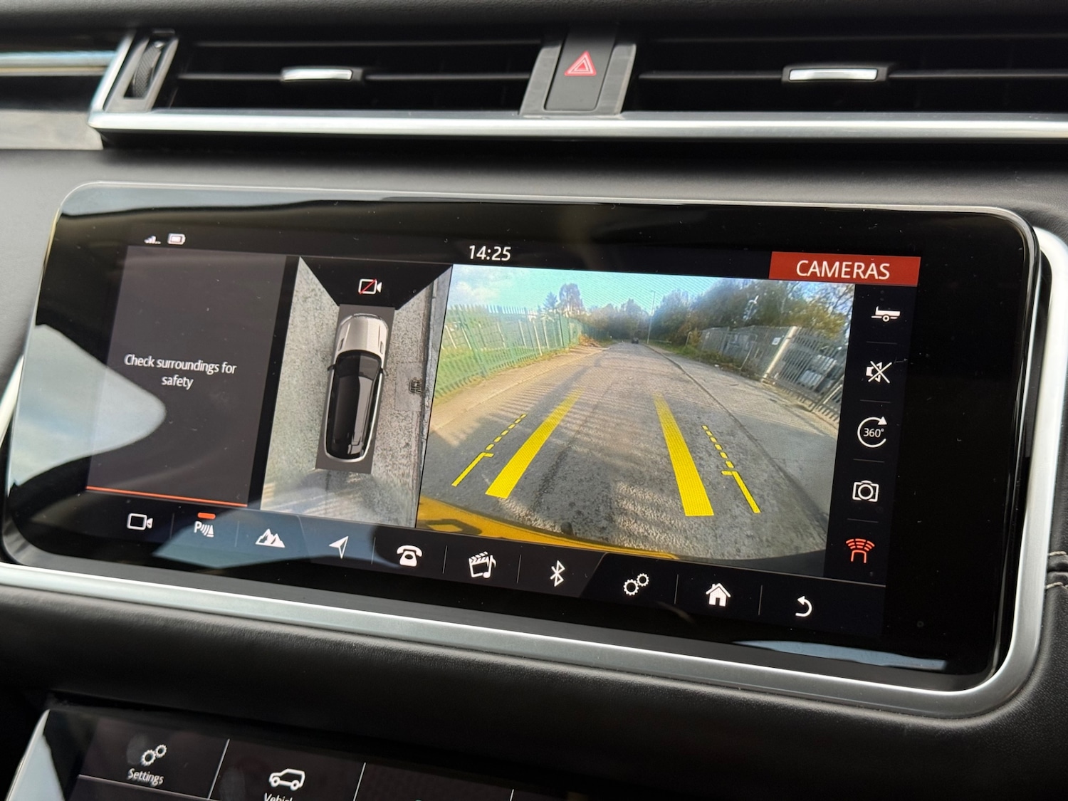 Used Land Rover Range Rover Velar 2017 for sale - 76461926: Photo 16