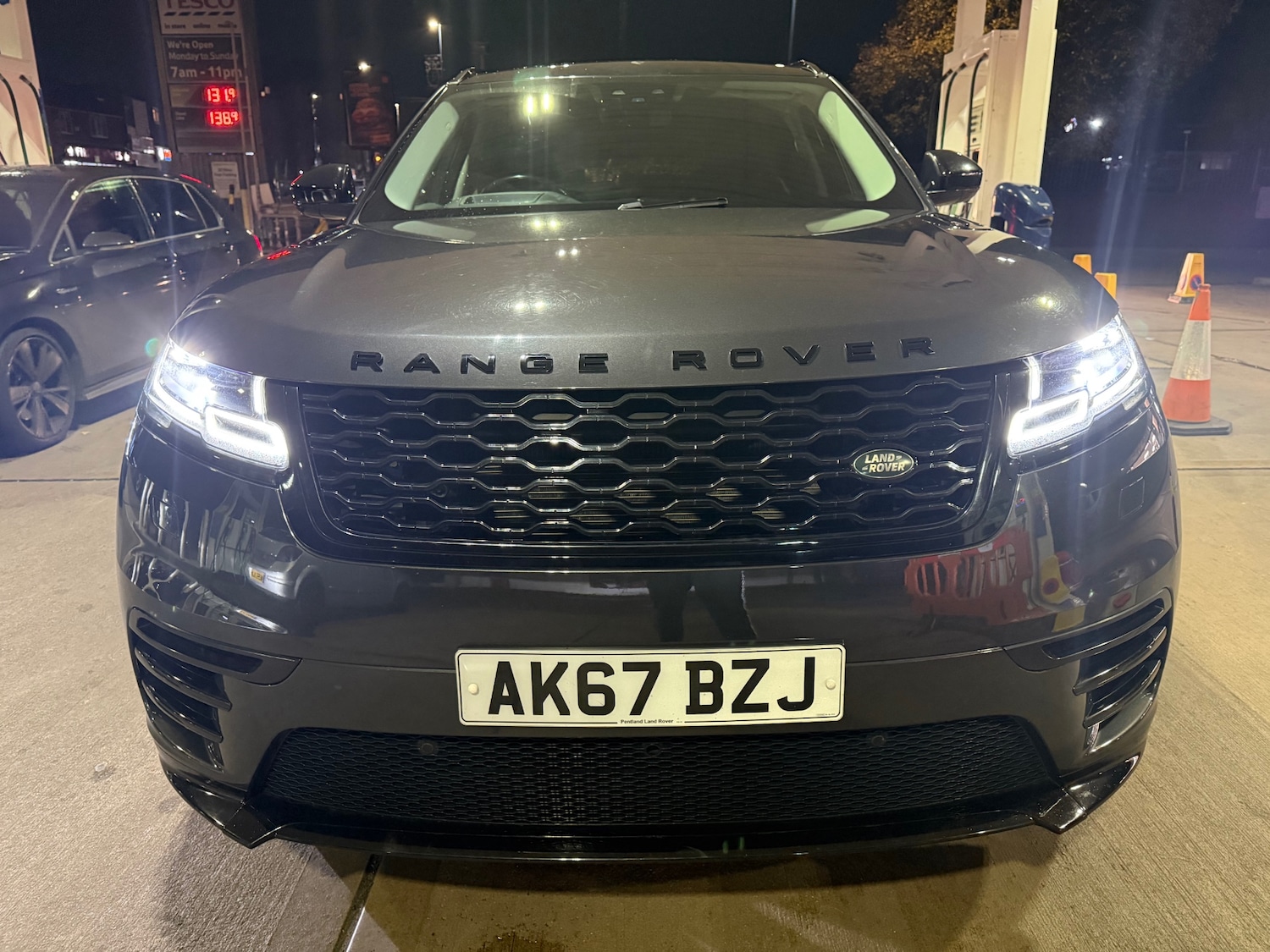 Used Land Rover Range Rover Velar 2017 for sale - 76461926: Photo 2