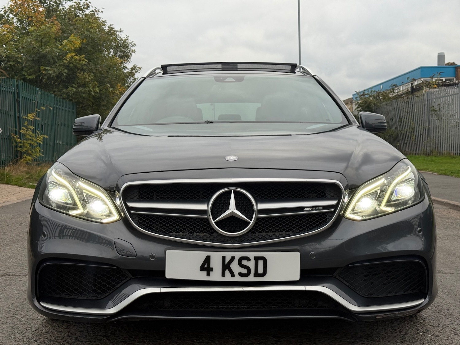 Used Mercedes-Benz E-Class 2014 for sale - 76082943: Photo 2