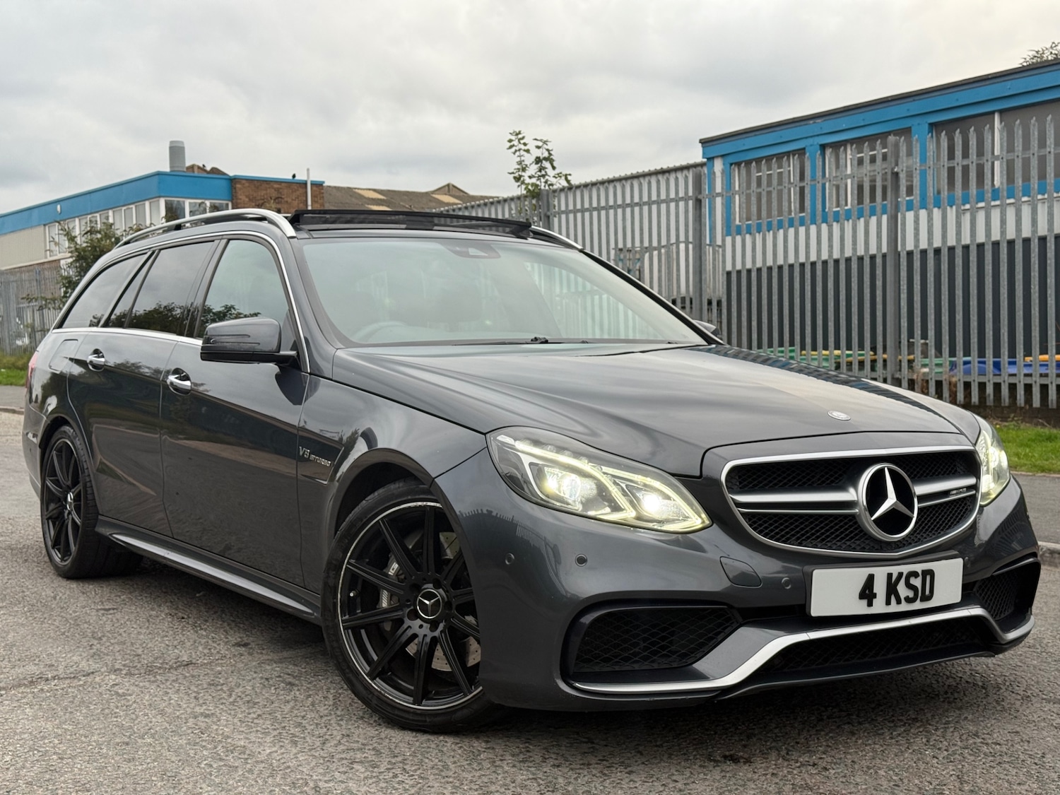 Used Mercedes-Benz E-Class 2014 for sale - 76082943: Photo 3