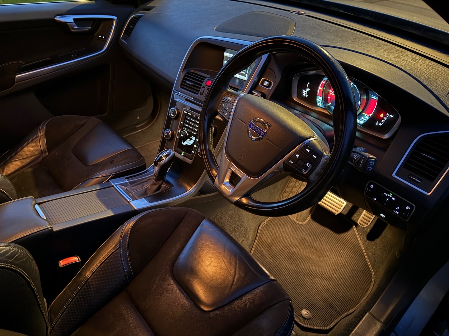 Used Volvo XC60 2014 for sale - 76627273: Photo 8