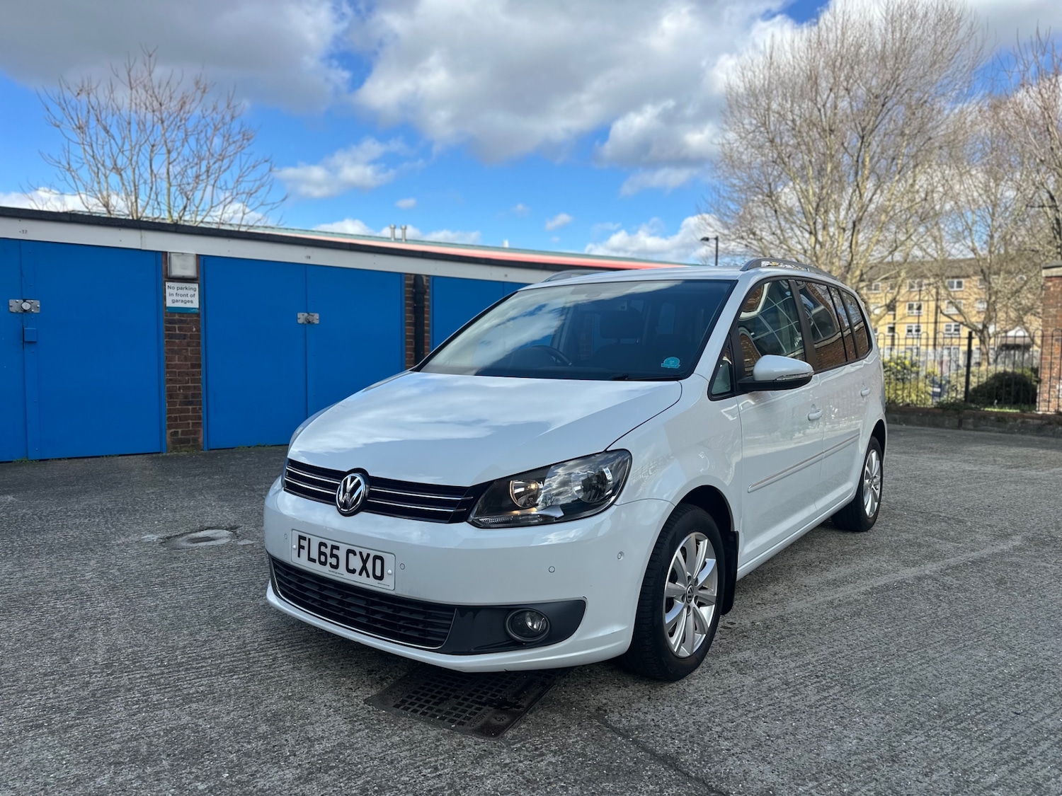 Used Volkswagen Touran 2015 for sale - 77977369: Photo 2