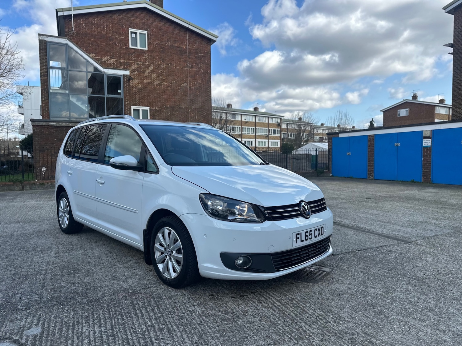 Used Volkswagen Touran 2015 for sale - 77977369: Photo 4