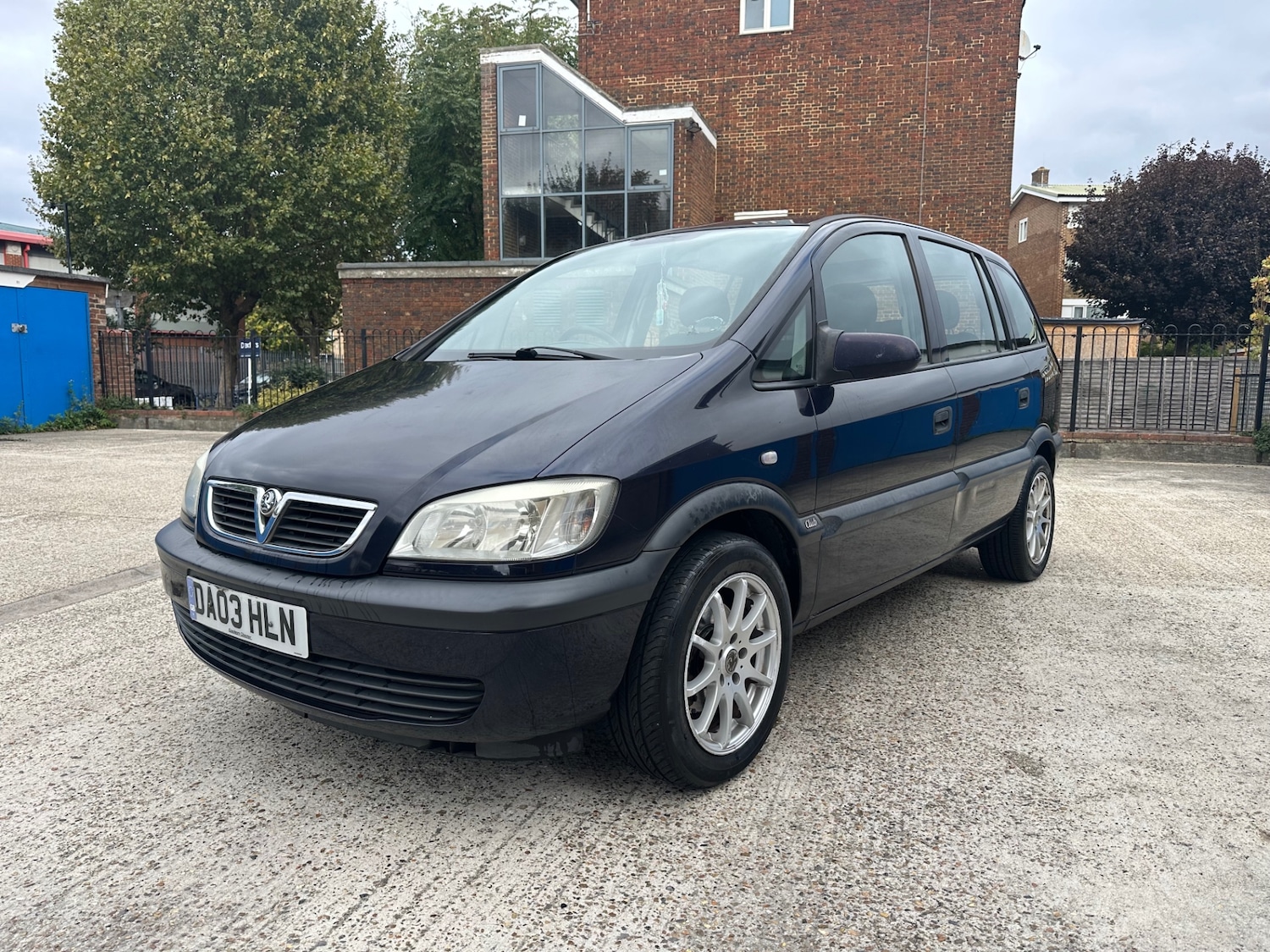 Used Vauxhall Zafira 2003 for sale - 76195893: Photo 1