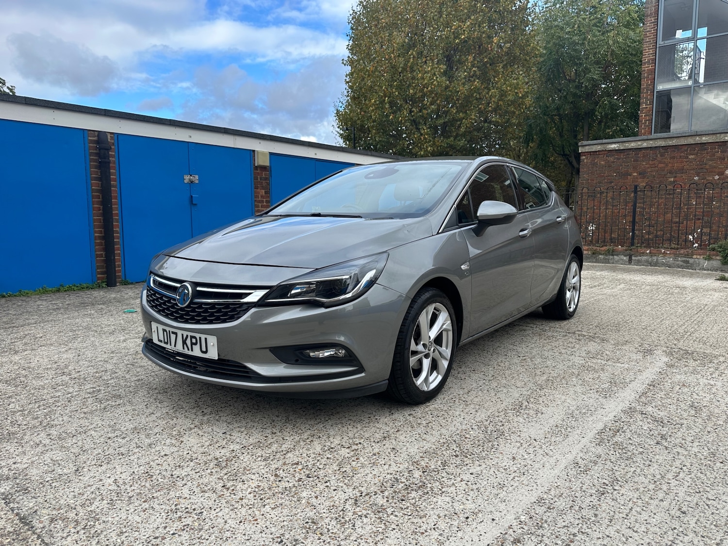 Used Vauxhall Astra 2017 for sale - 76670900: Photo 2