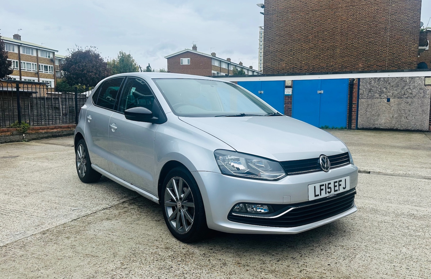 Used Volkswagen Polo 2015 for sale - 76357768: Photo 1