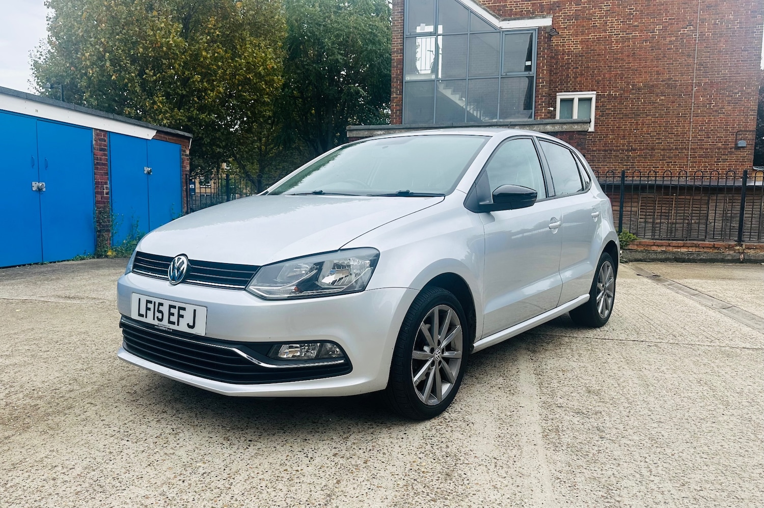 Used Volkswagen Polo 2015 for sale - 76357768: Photo 2