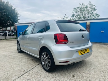 Used Volkswagen Polo 2015 for sale - 76357768: Photo