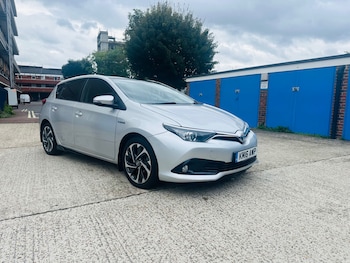 2016 (16) - 1.8 Hybrid Design 5dr CVT