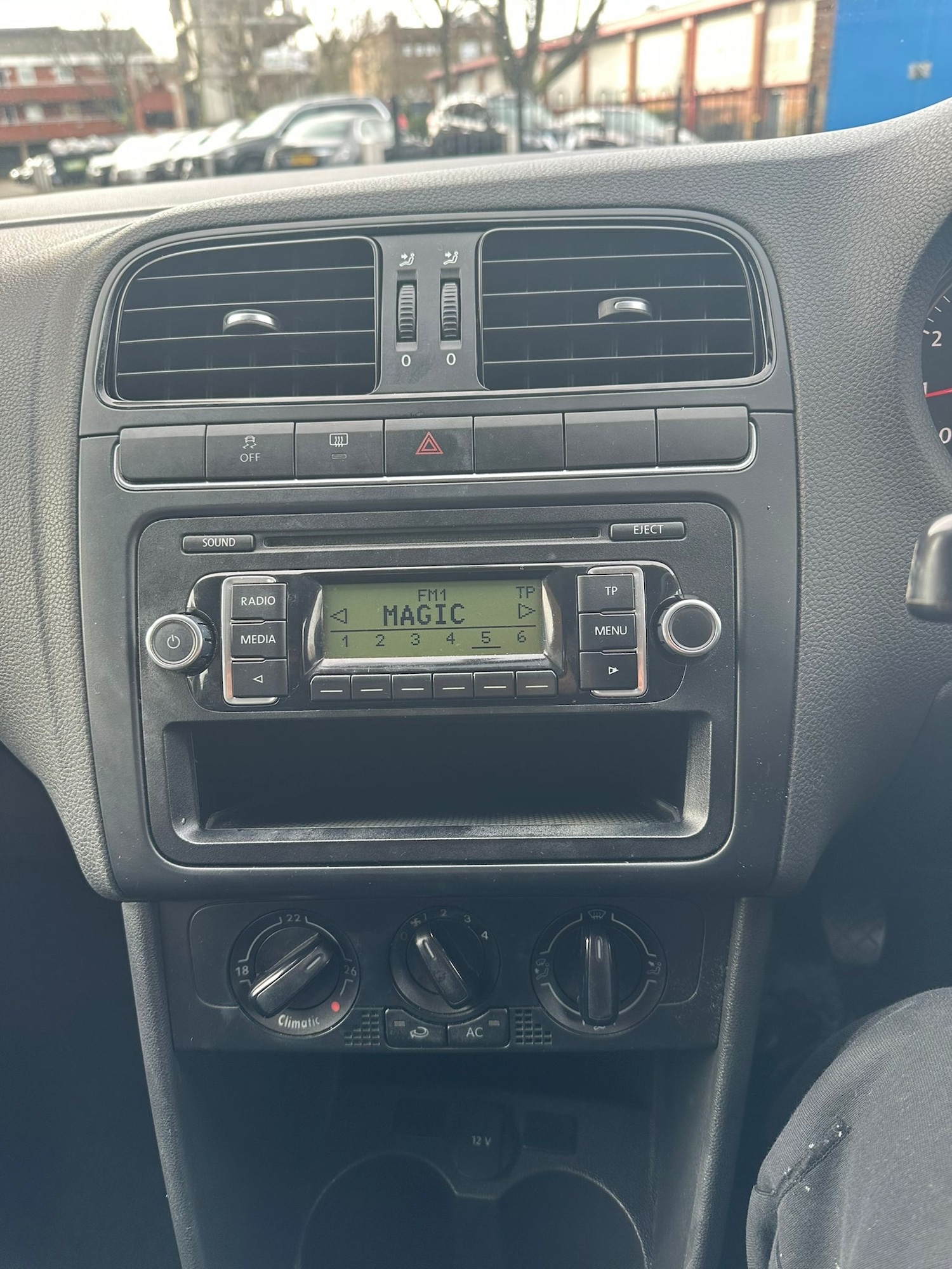 Used Volkswagen Polo 2010 for sale - 77632540: Photo 14