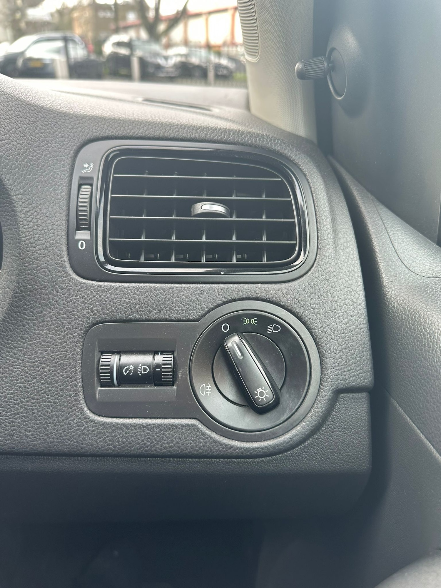 Used Volkswagen Polo 2010 for sale - 77632540: Photo 15