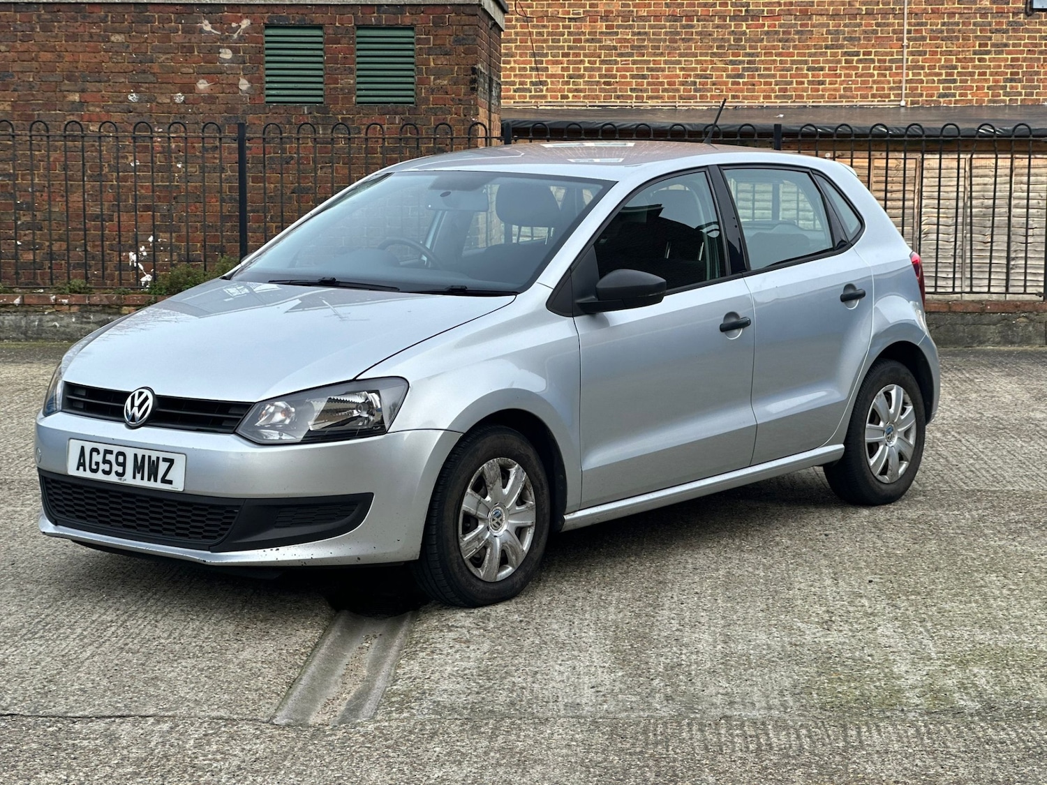 Used Volkswagen Polo 2010 for sale - 77632540: Photo 2