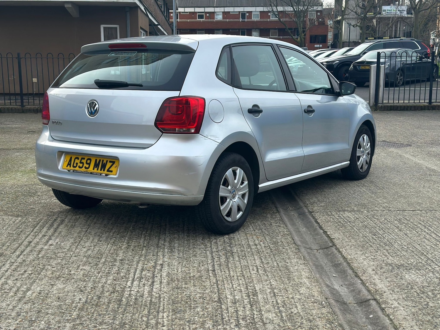Used Volkswagen Polo 2010 for sale - 77632540: Photo 4