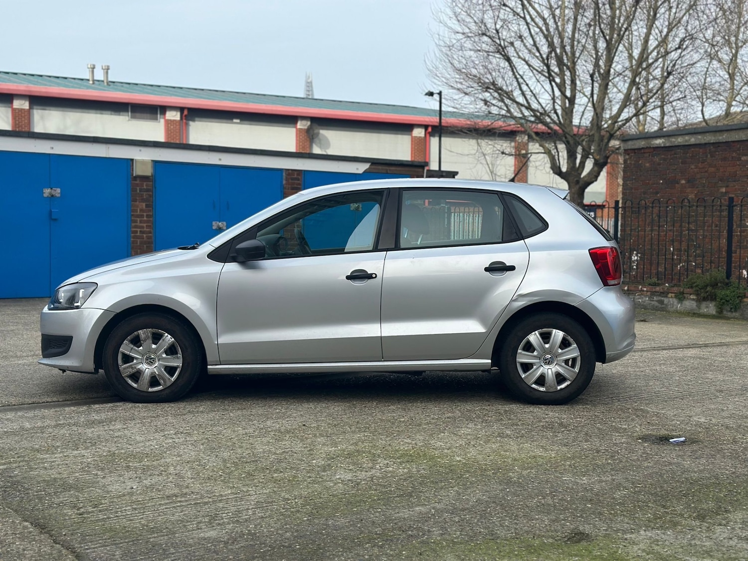 Used Volkswagen Polo 2010 for sale - 77632540: Photo 7