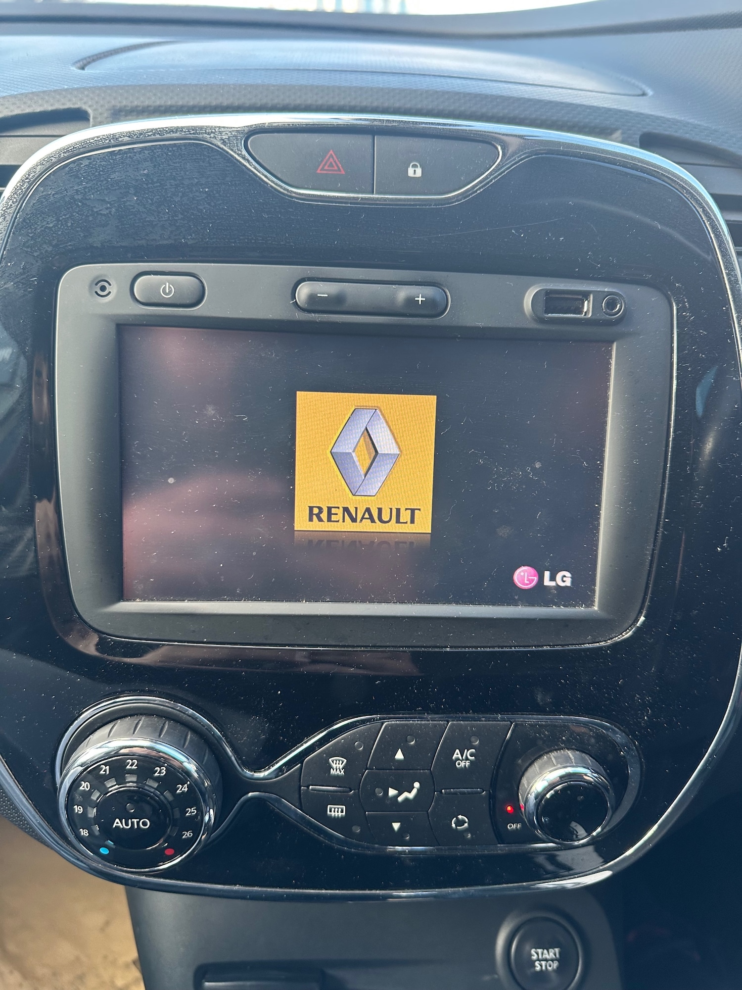 Used Renault Captur 2015 for sale - 76757019: Photo 15