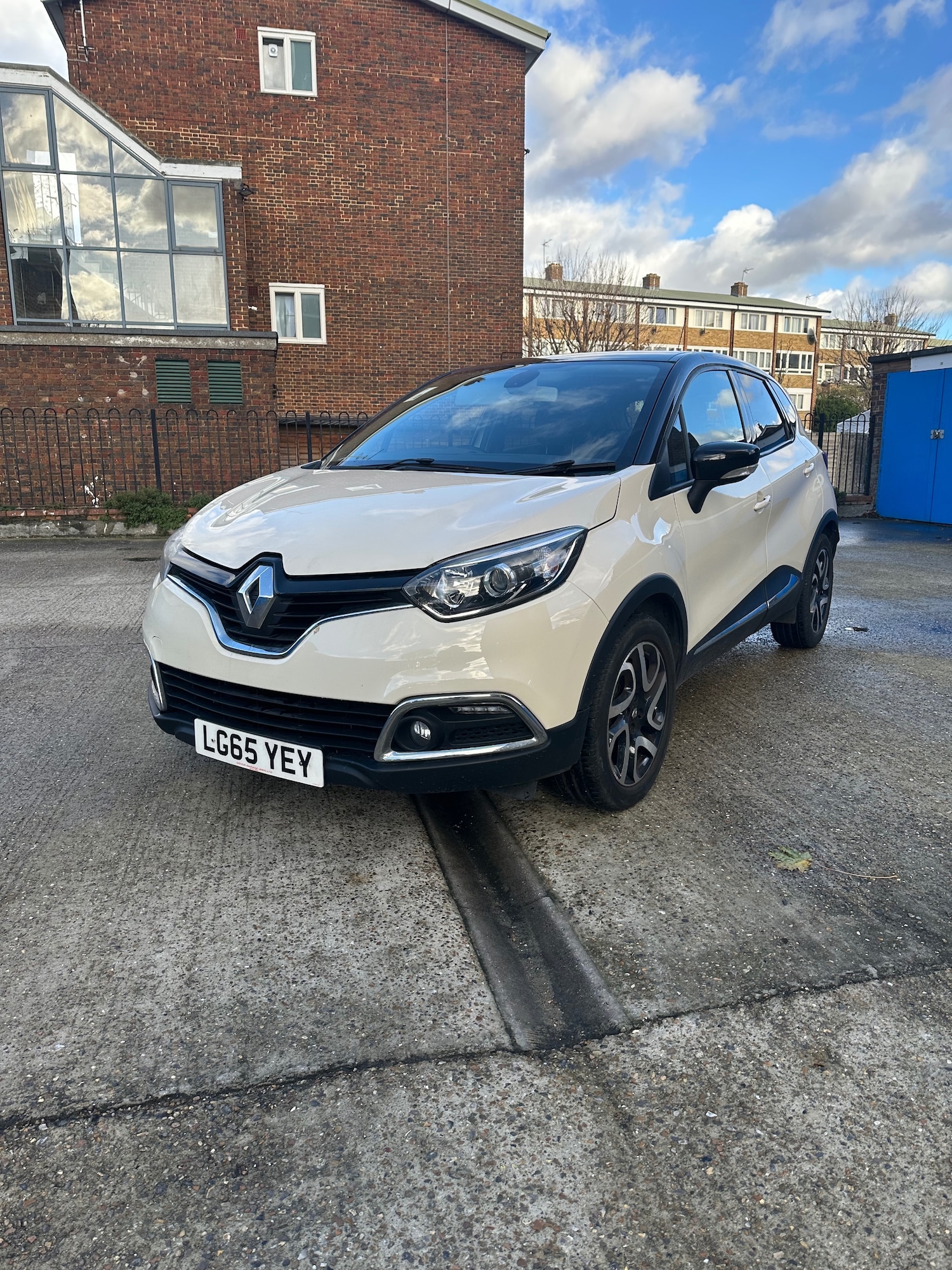 Used Renault Captur 2015 for sale - 76757019: Photo 2