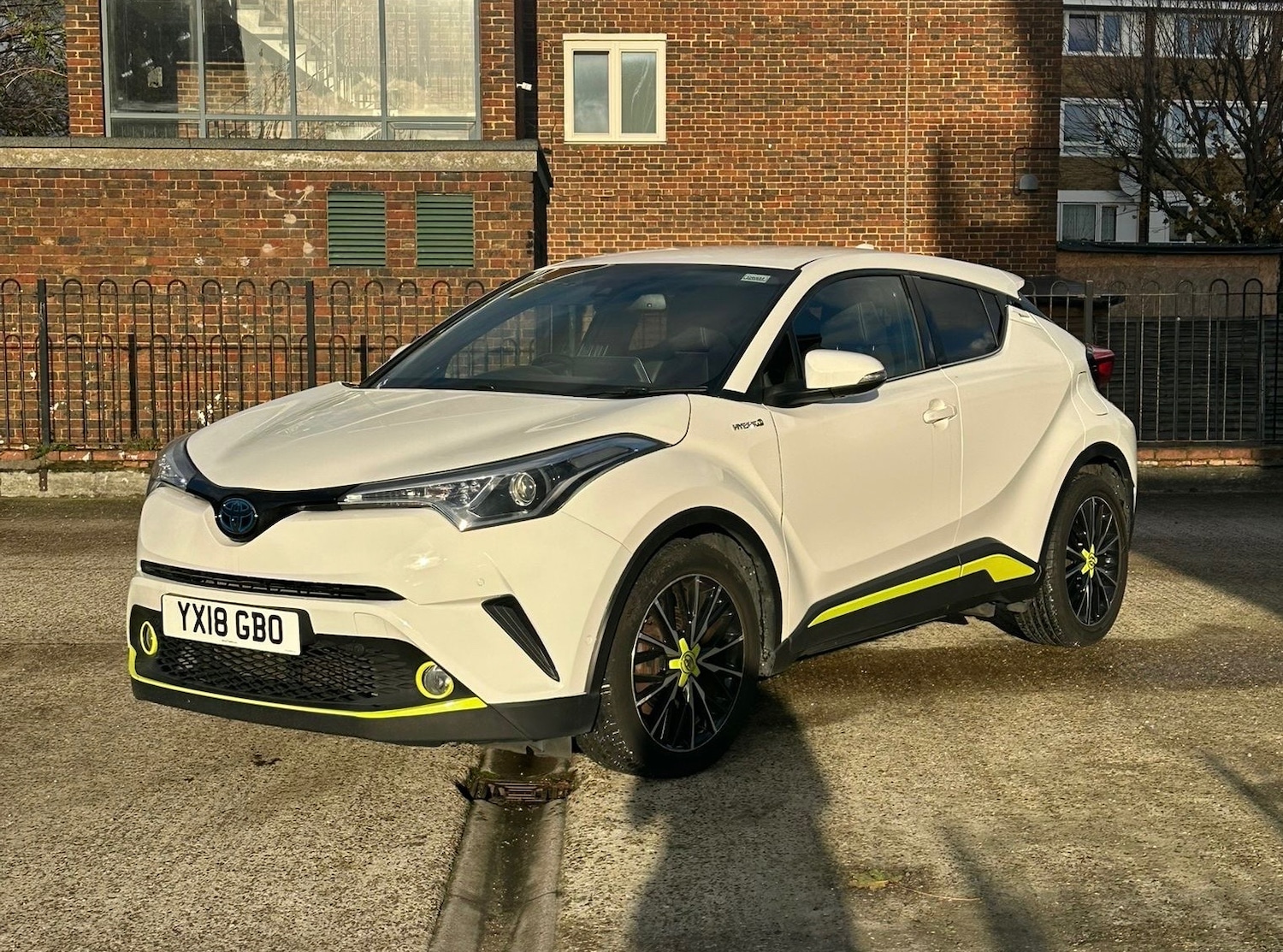 Used Toyota C-HR 2018 for sale - 76670834: Photo 2