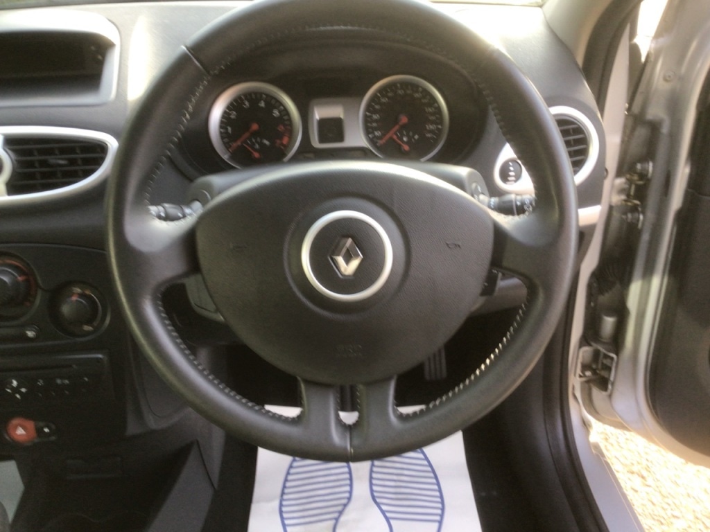 Used Renault Clio 2010 for sale - 77976048: Photo 16