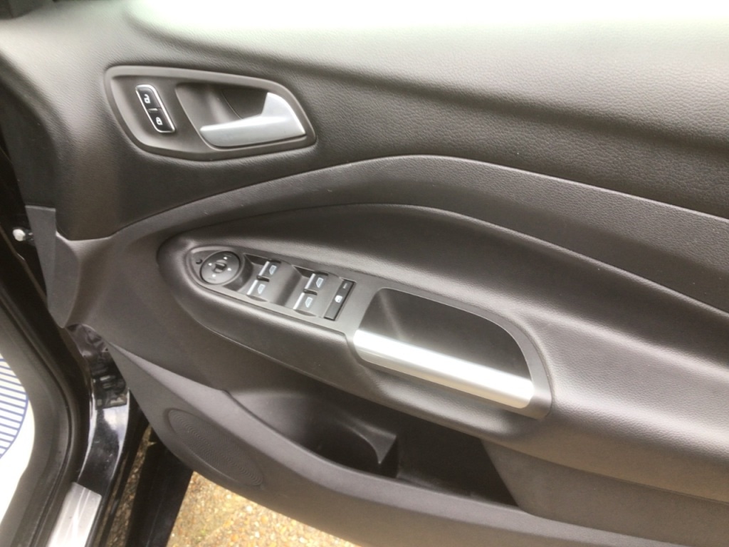 Used Ford Kuga 2015 for sale - 77915938: Photo 32