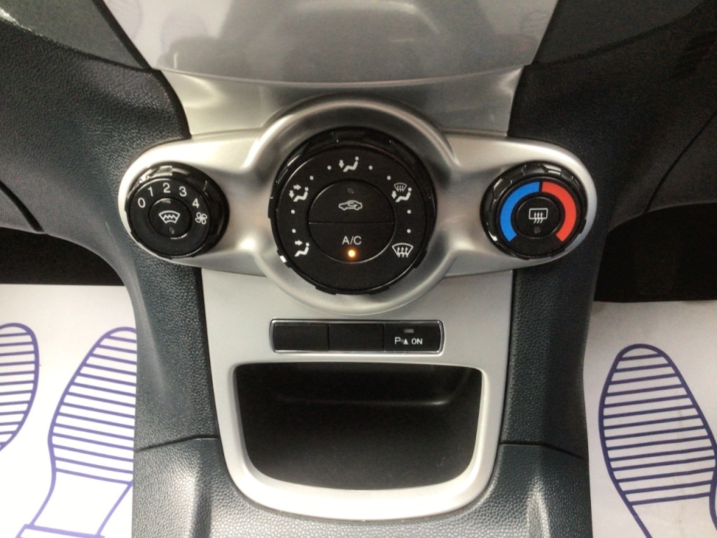 Used Ford Fiesta 2010 for sale - 77312952: Photo 18