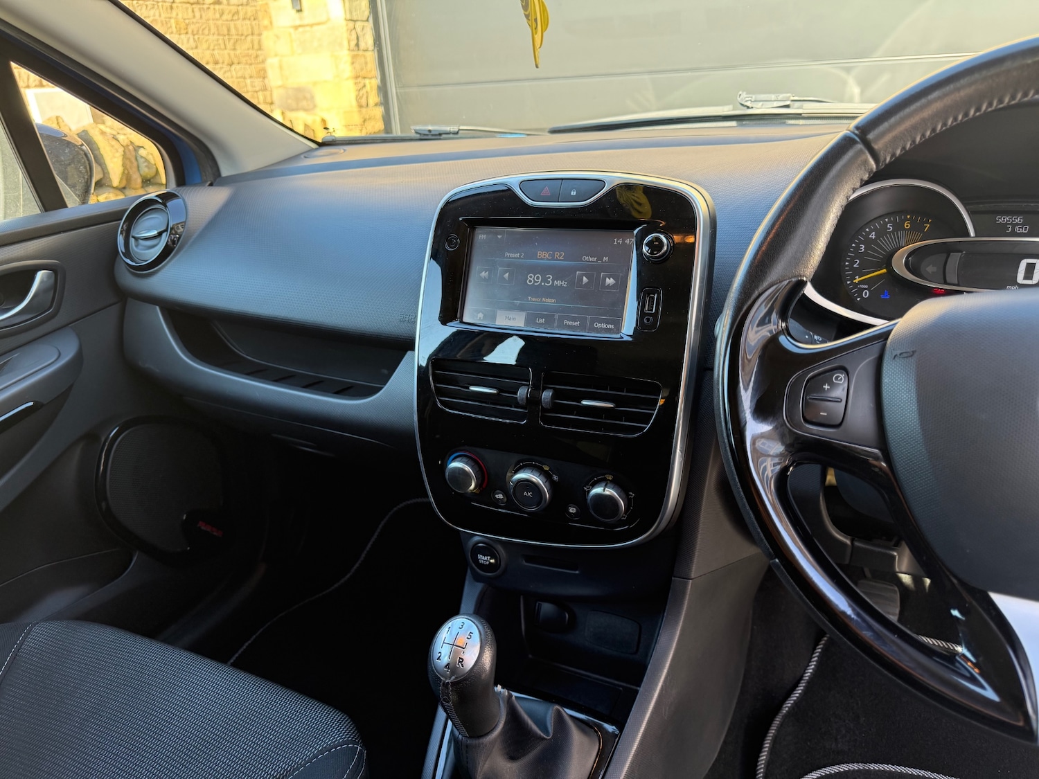 Used Renault Clio 2015 for sale - 77930455: Photo 18