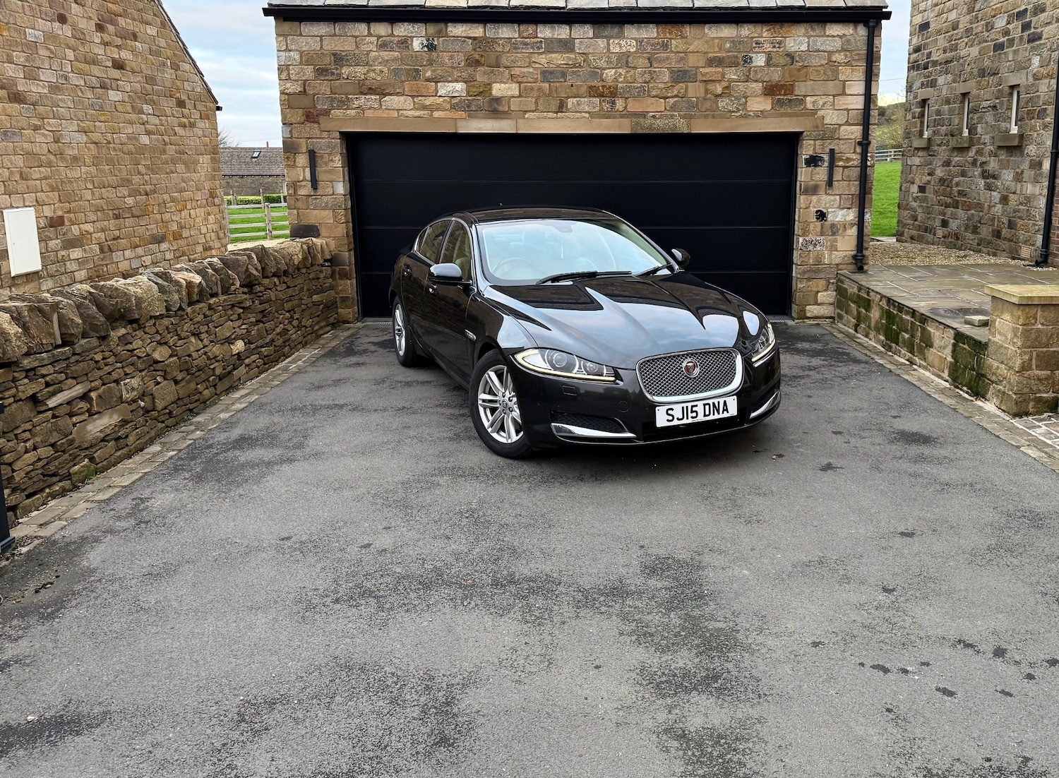 Used Jaguar XF 2015 for sale - 76627309: Photo 10