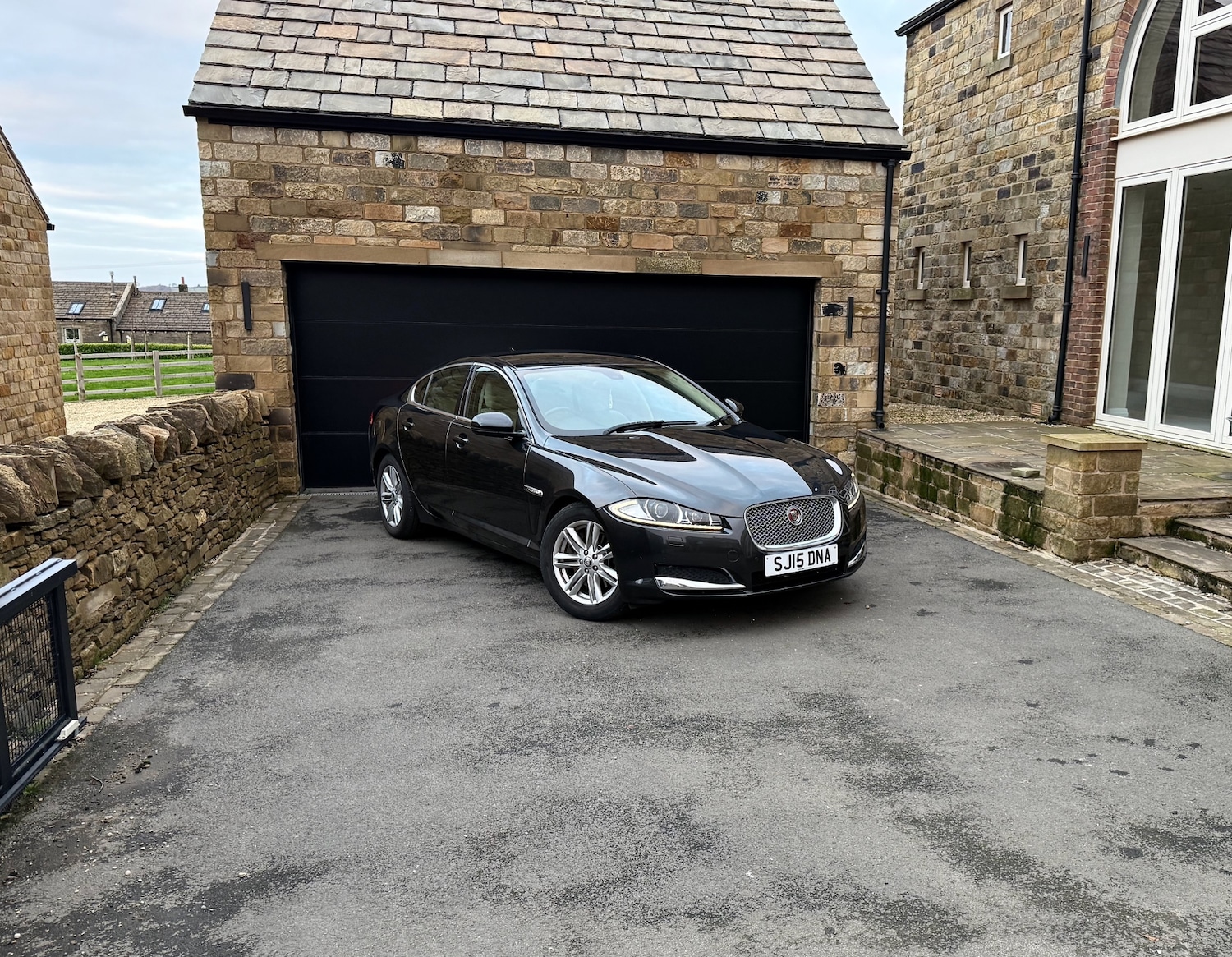 Used Jaguar XF 2015 for sale - 76627309: Photo 11