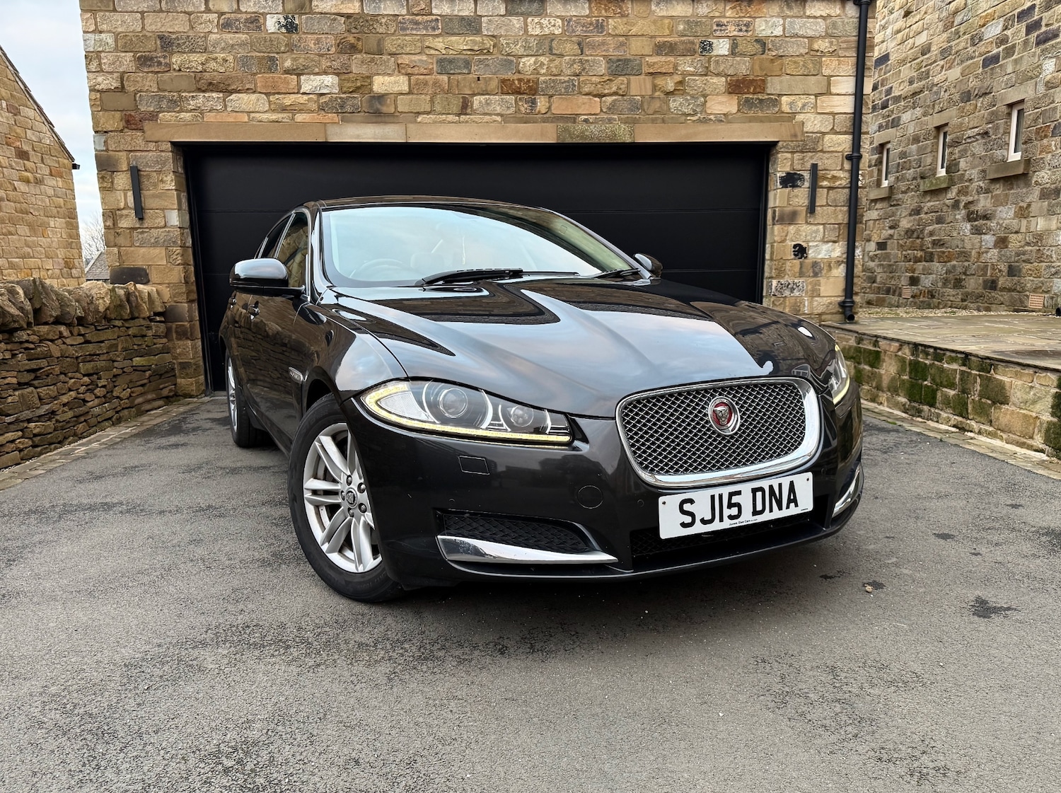 Used Jaguar XF 2015 for sale - 76627309: Photo 12