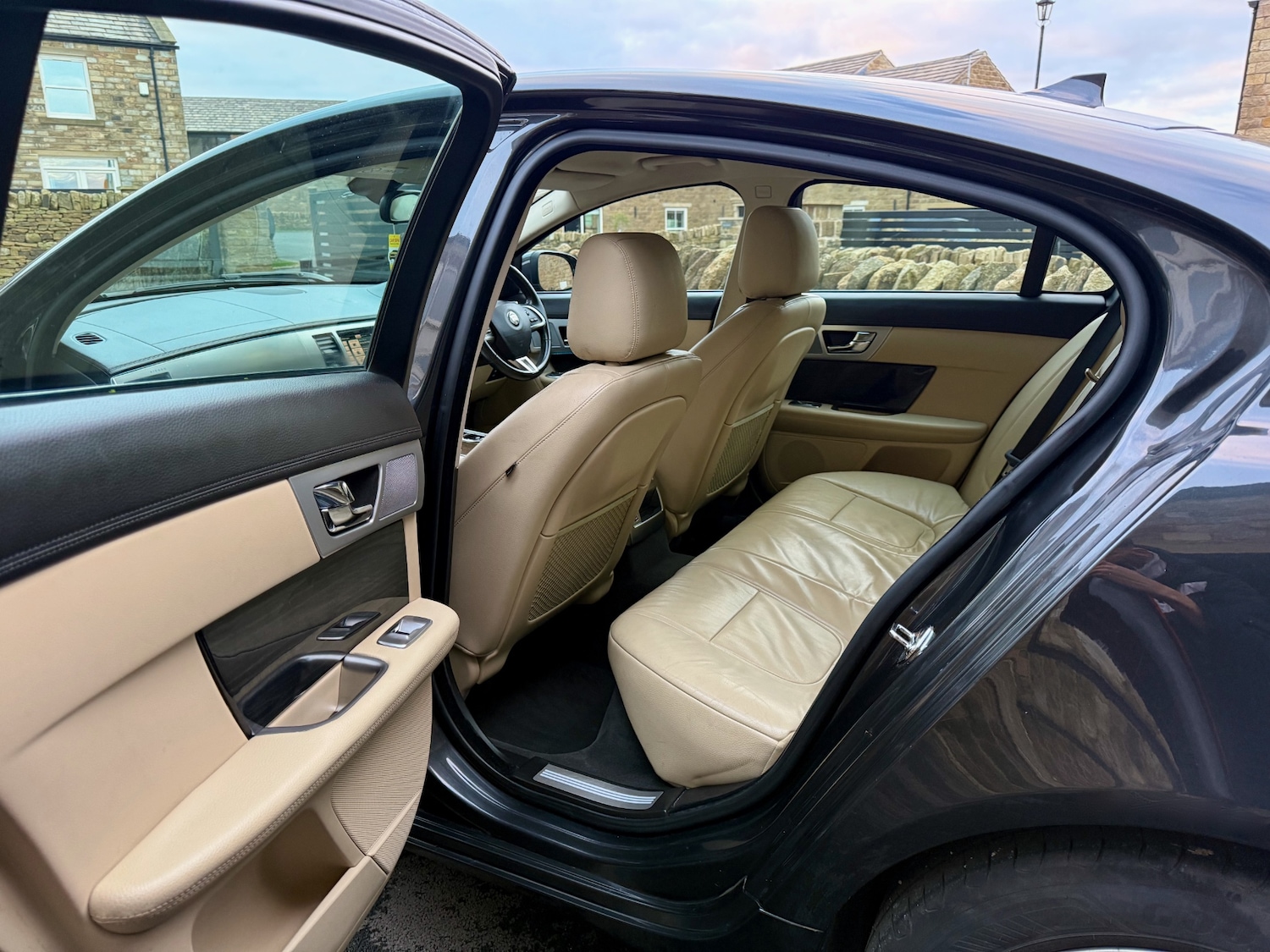 Used Jaguar XF 2015 for sale - 76627309: Photo 14