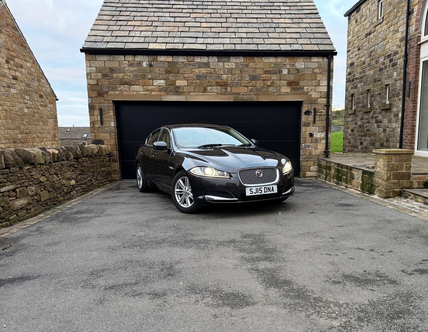 Used Jaguar XF 2015 for sale - 76627309: Photo 9