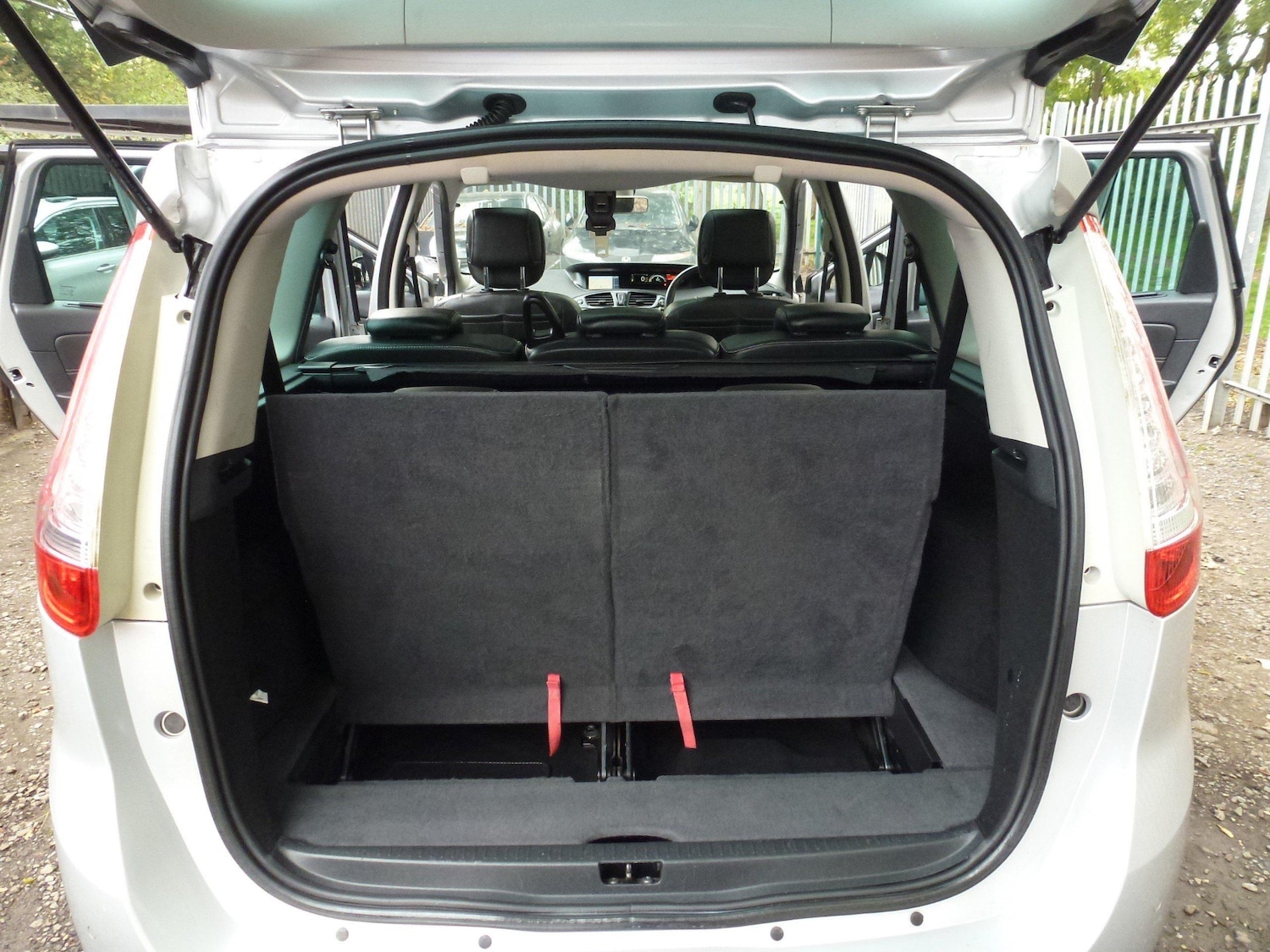 Used Renault Grand Scenic 2013 for sale - 77046314: Photo 18