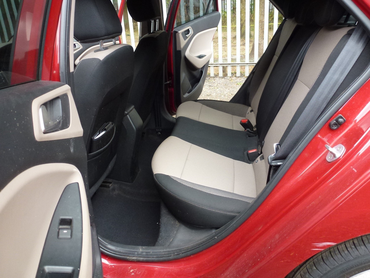 Used Hyundai i20 2015 for sale - 77127772: Photo 4