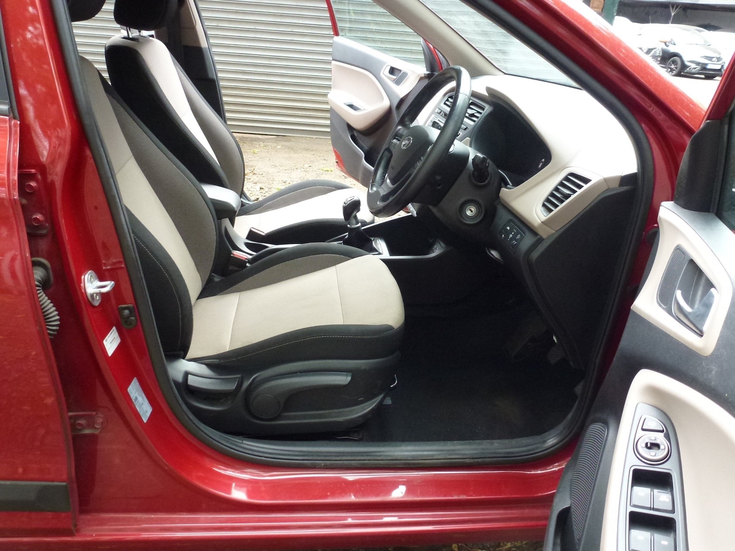 Used Hyundai i20 2015 for sale - 77127772: Photo 6