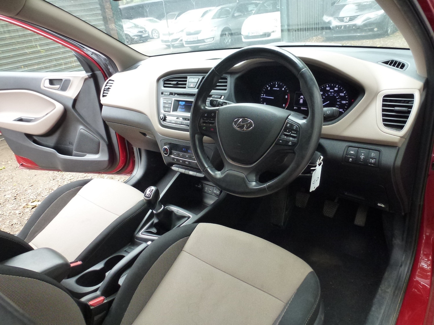 Used Hyundai i20 2015 for sale - 77127772: Photo 9