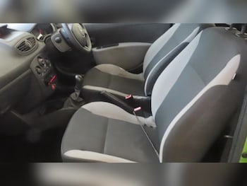 Used Renault Clio 2009 for sale - 76583450: Photo