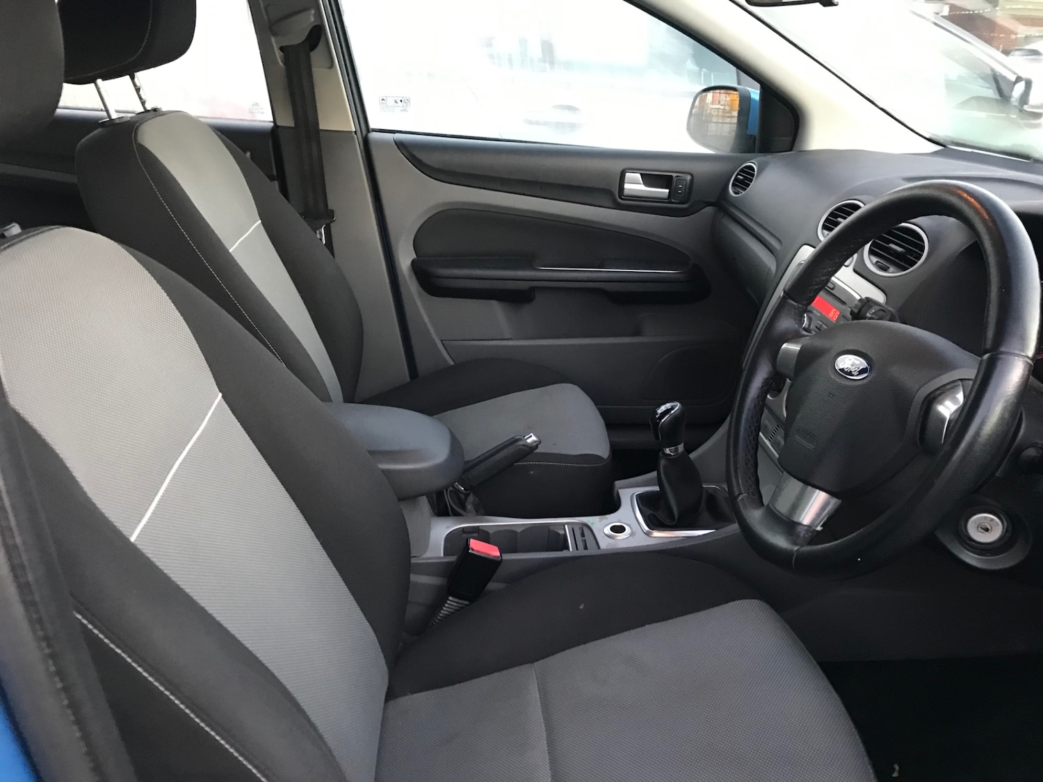 Used Ford Focus 2010 for sale - 76713427: Photo 2