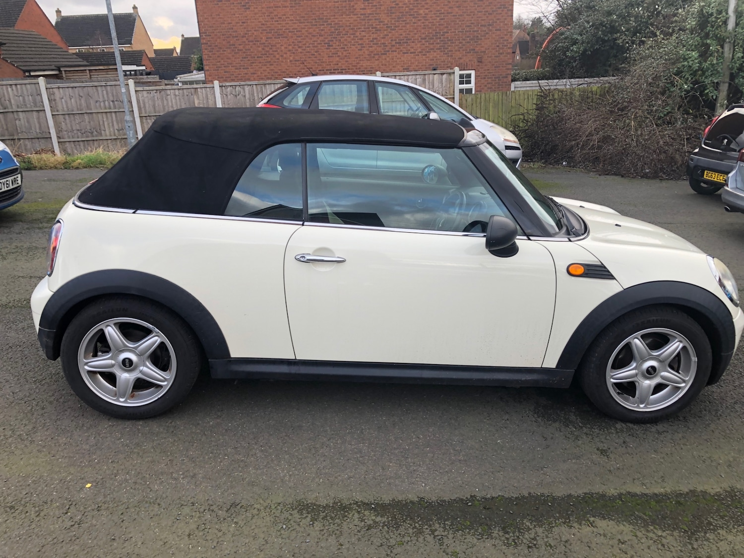 Used MINI Convertible 2010 for sale - 77248332: Photo 18