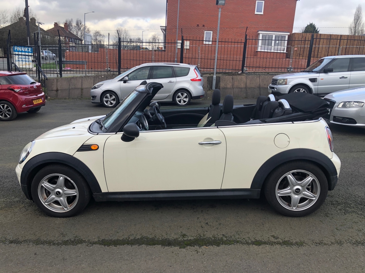 Used MINI Convertible 2010 for sale - 77248332: Photo 24