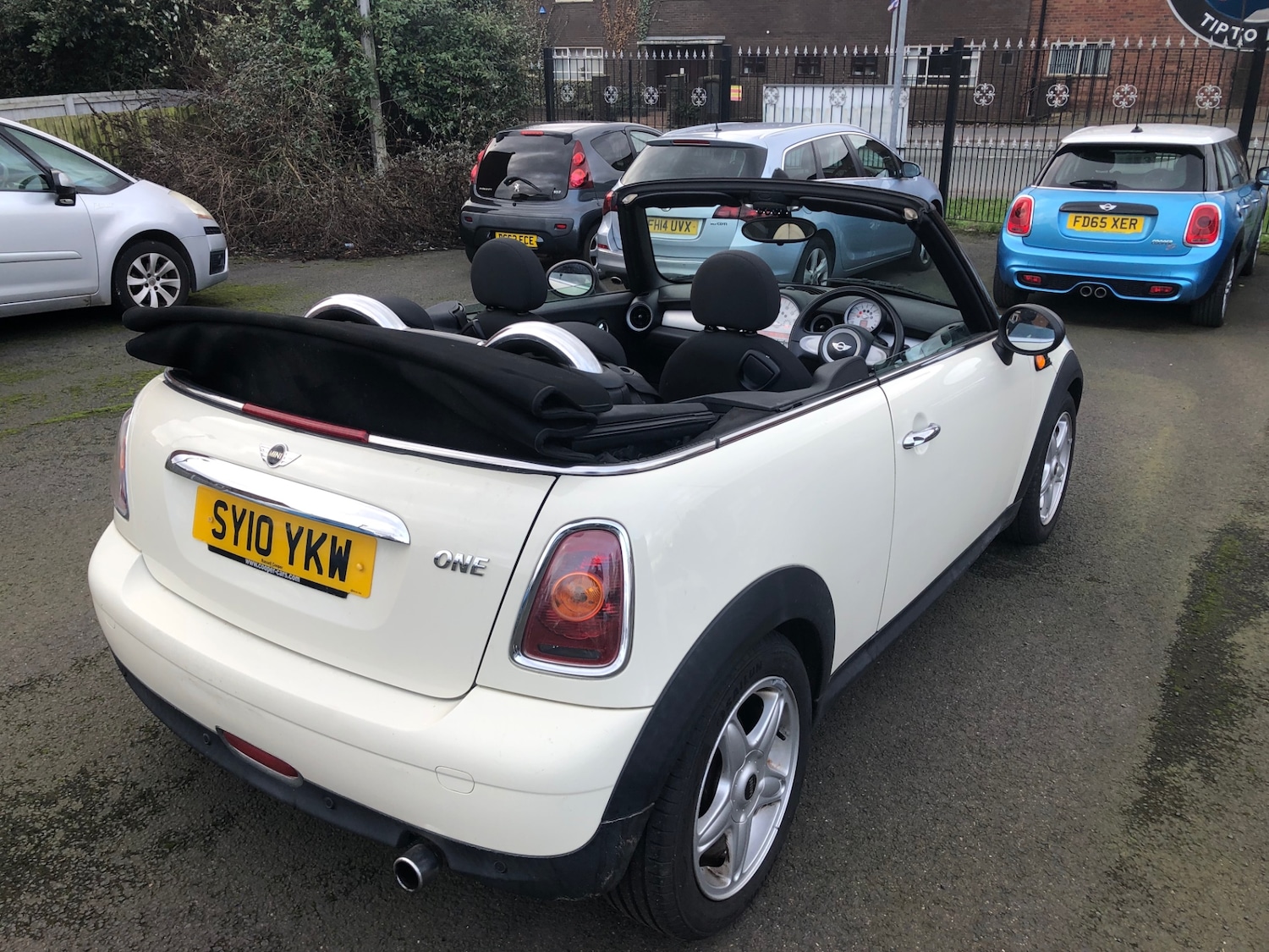 Used MINI Convertible 2010 for sale - 77248332: Photo 4